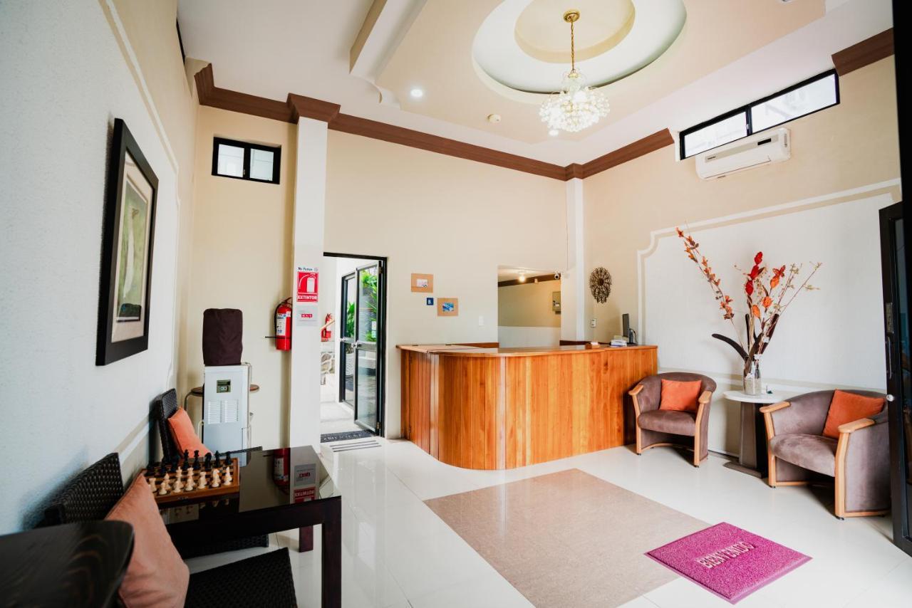 Hotel Palace Galapagos 푸에르토아요라 외부 사진