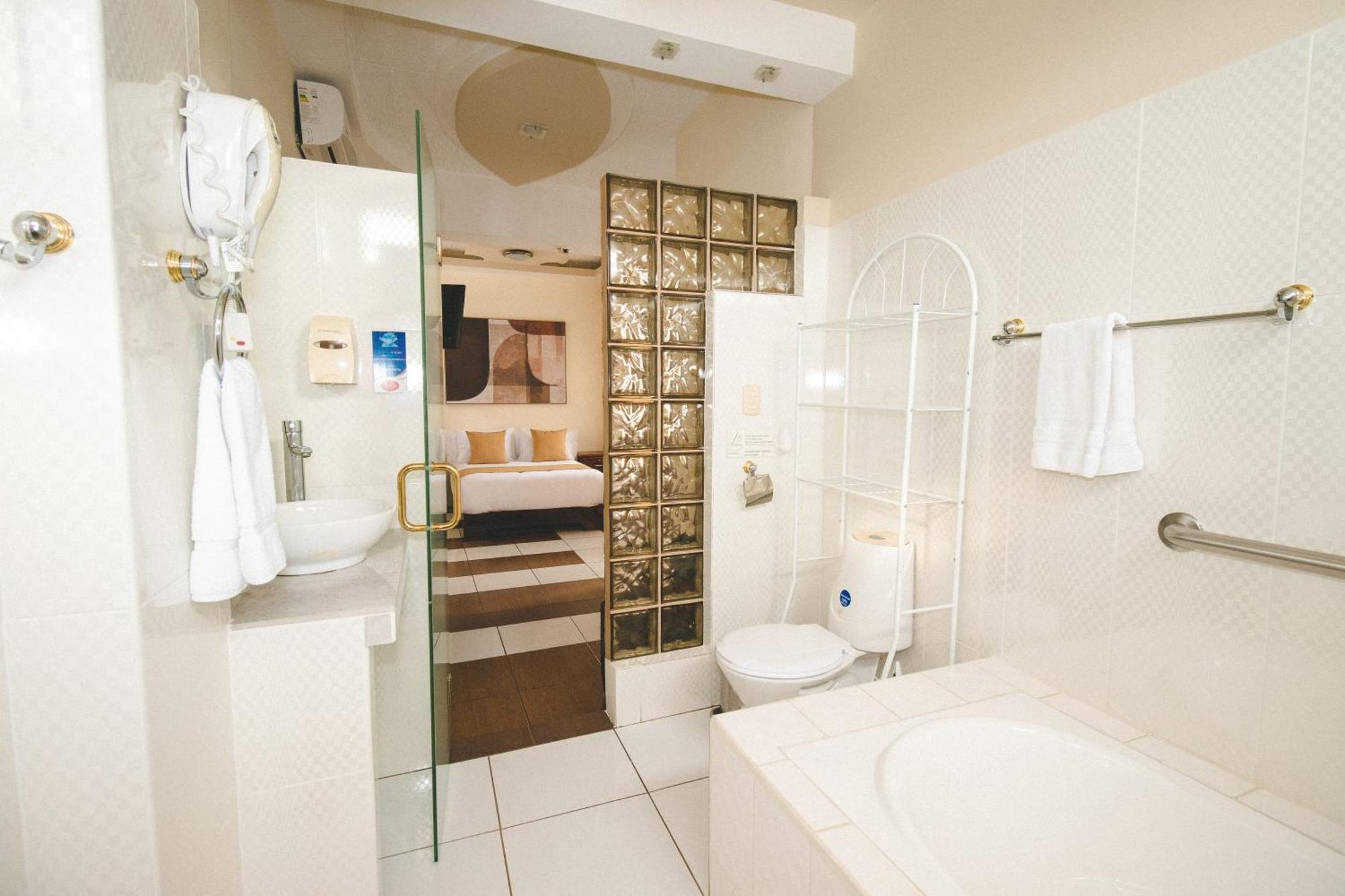 Hotel Palace Galapagos 푸에르토아요라 외부 사진