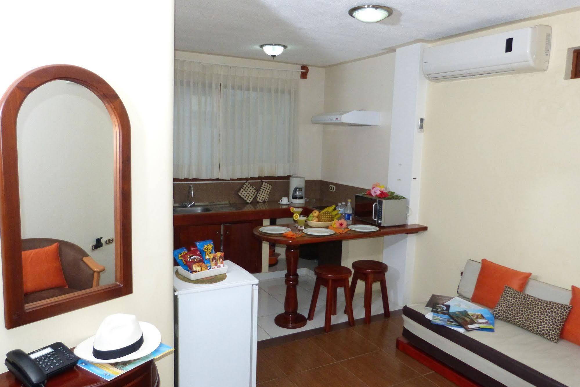 Hotel Palace Galapagos 푸에르토아요라 외부 사진