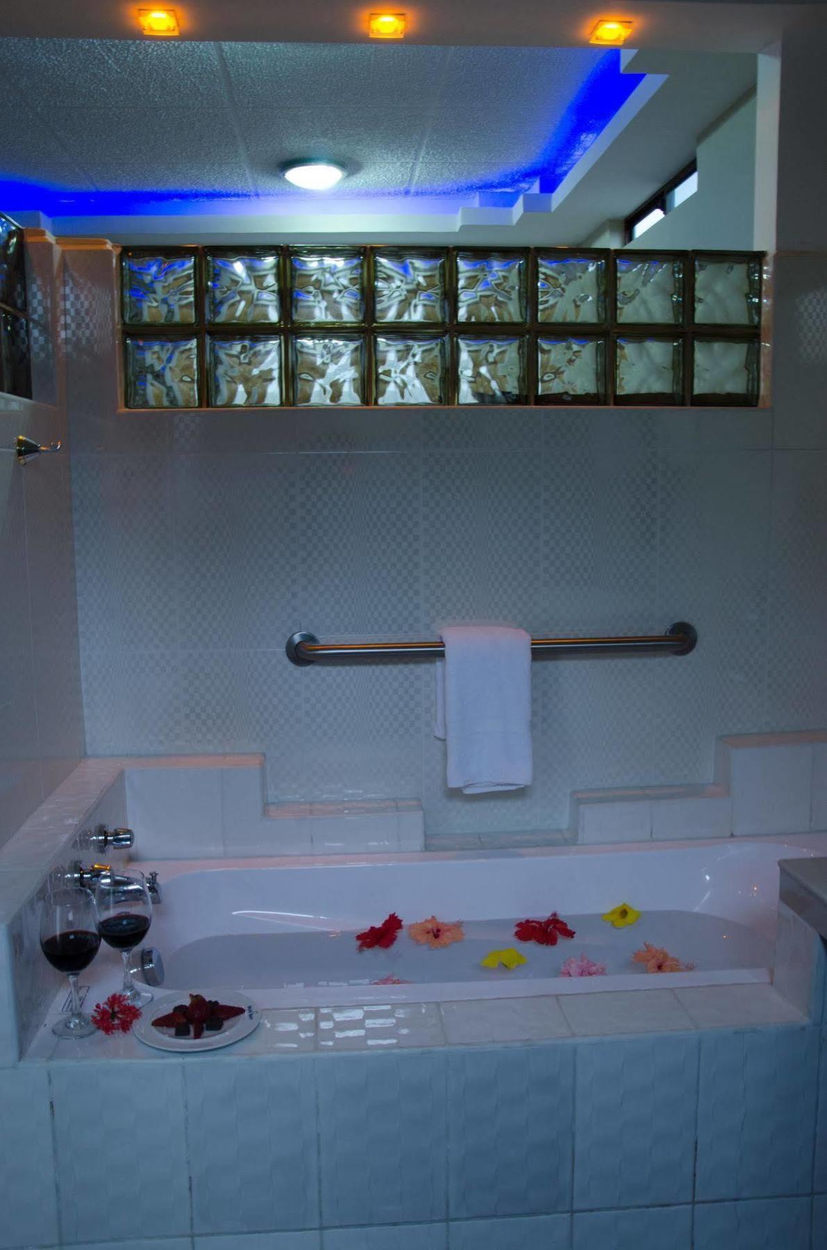 Hotel Palace Galapagos 푸에르토아요라 외부 사진