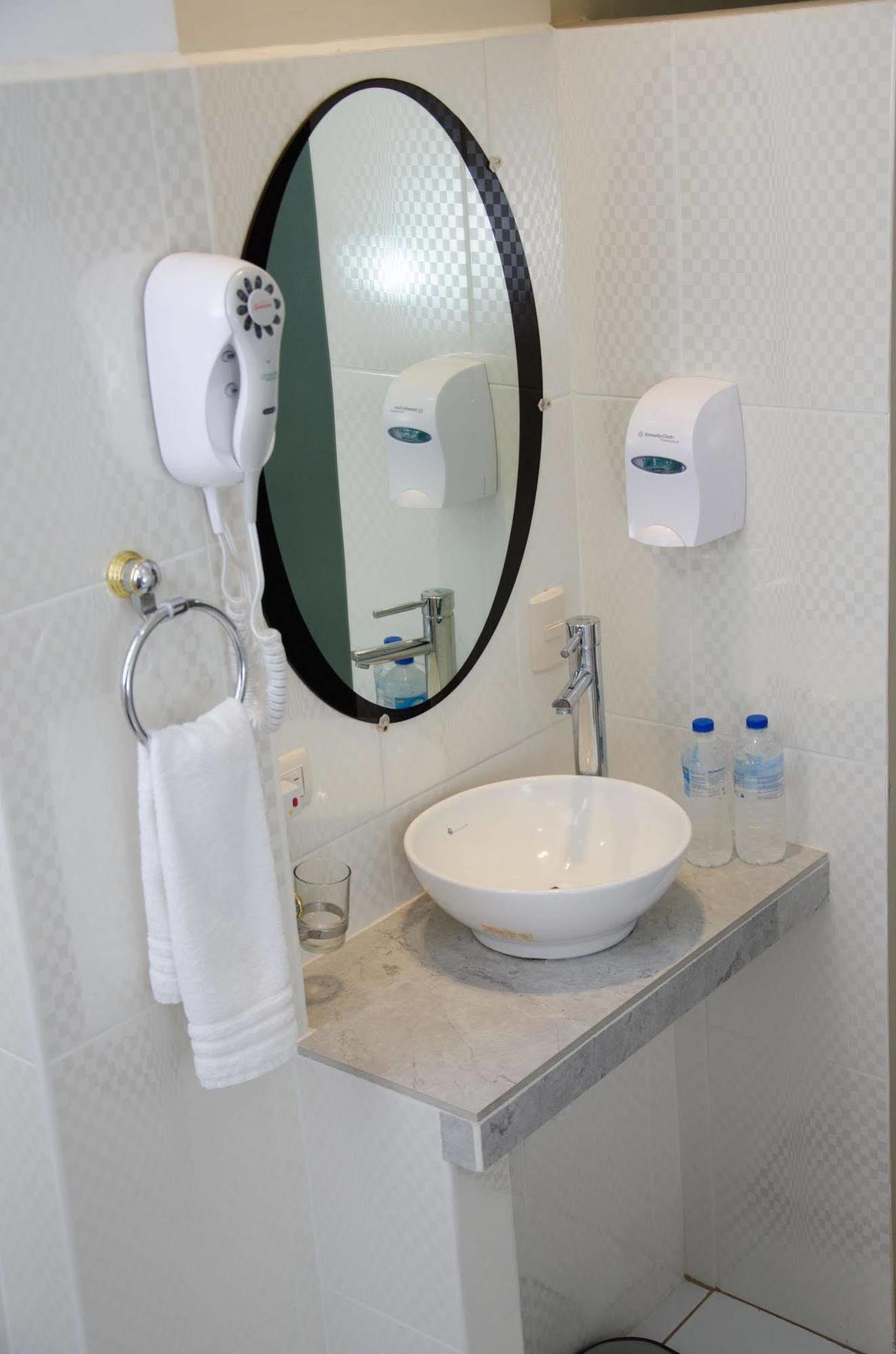 Hotel Palace Galapagos 푸에르토아요라 외부 사진