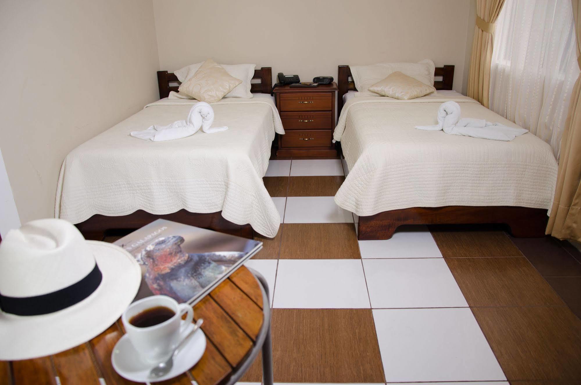 Hotel Palace Galapagos 푸에르토아요라 외부 사진